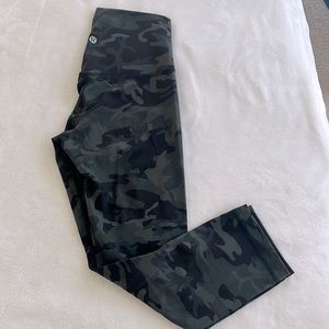 Green camo align crop